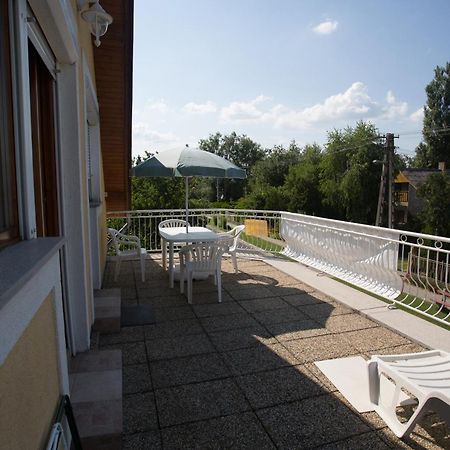 Hajas Familia Kiado Szobak Balatonmariafurdo Exterior photo