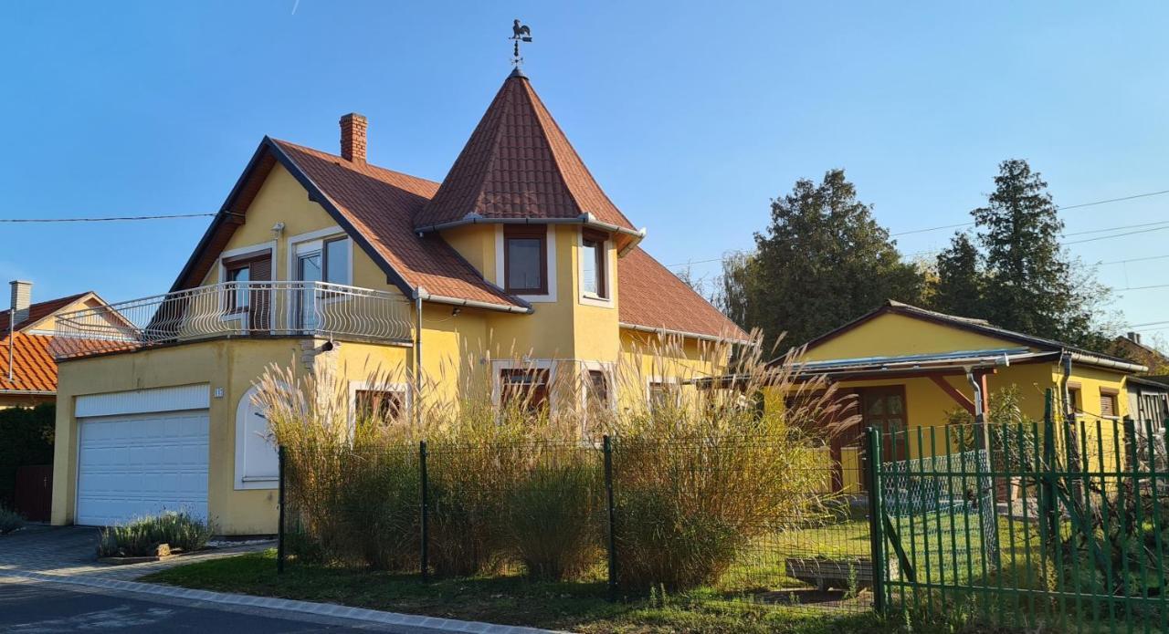 Hajas Familia Kiado Szobak Balatonmariafurdo Exterior photo